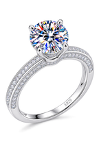 Elle Éternelle Éclat Round Moissanite Victoria Bridal Set – Engagement Ring & Matching Wedding Band