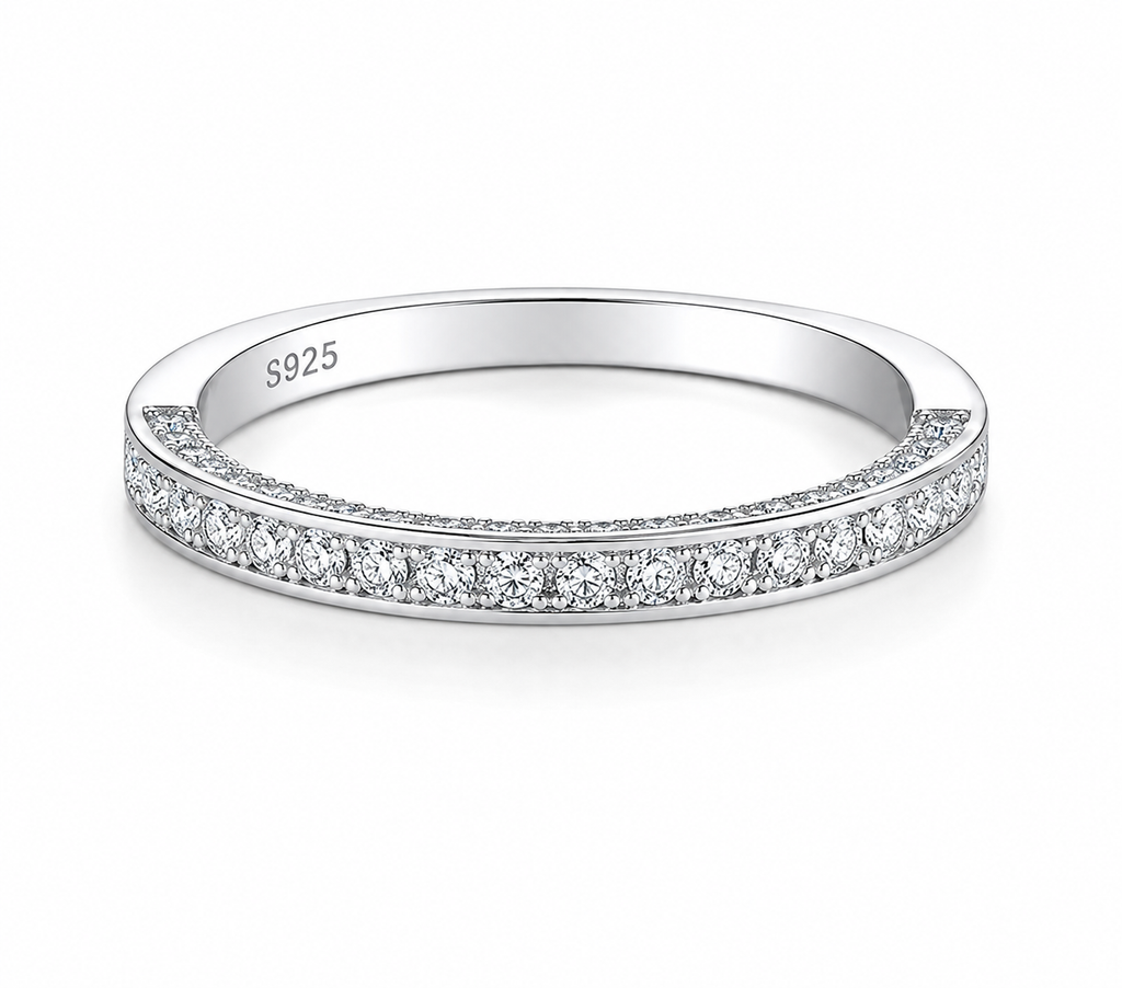 Elle Éternelle Éclat Round Moissanite Victoria Bridal Set – Engagement Ring & Matching Wedding Band